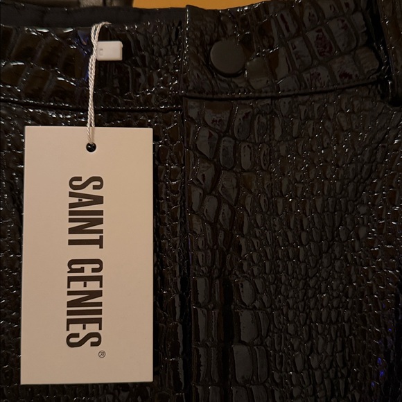 SAINT GENIES Croc Embossed Shorts - Picture 7 of 14